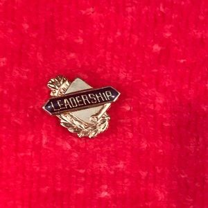Leadership pin
